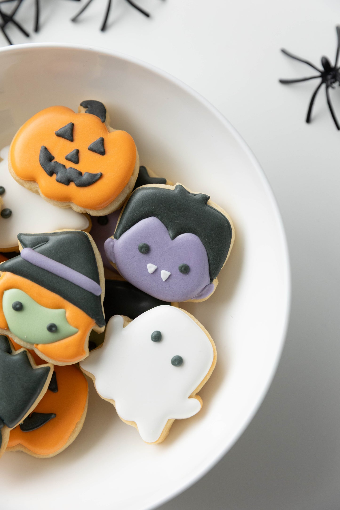 MINI HALLOWEEN FRIENDS COOKIES