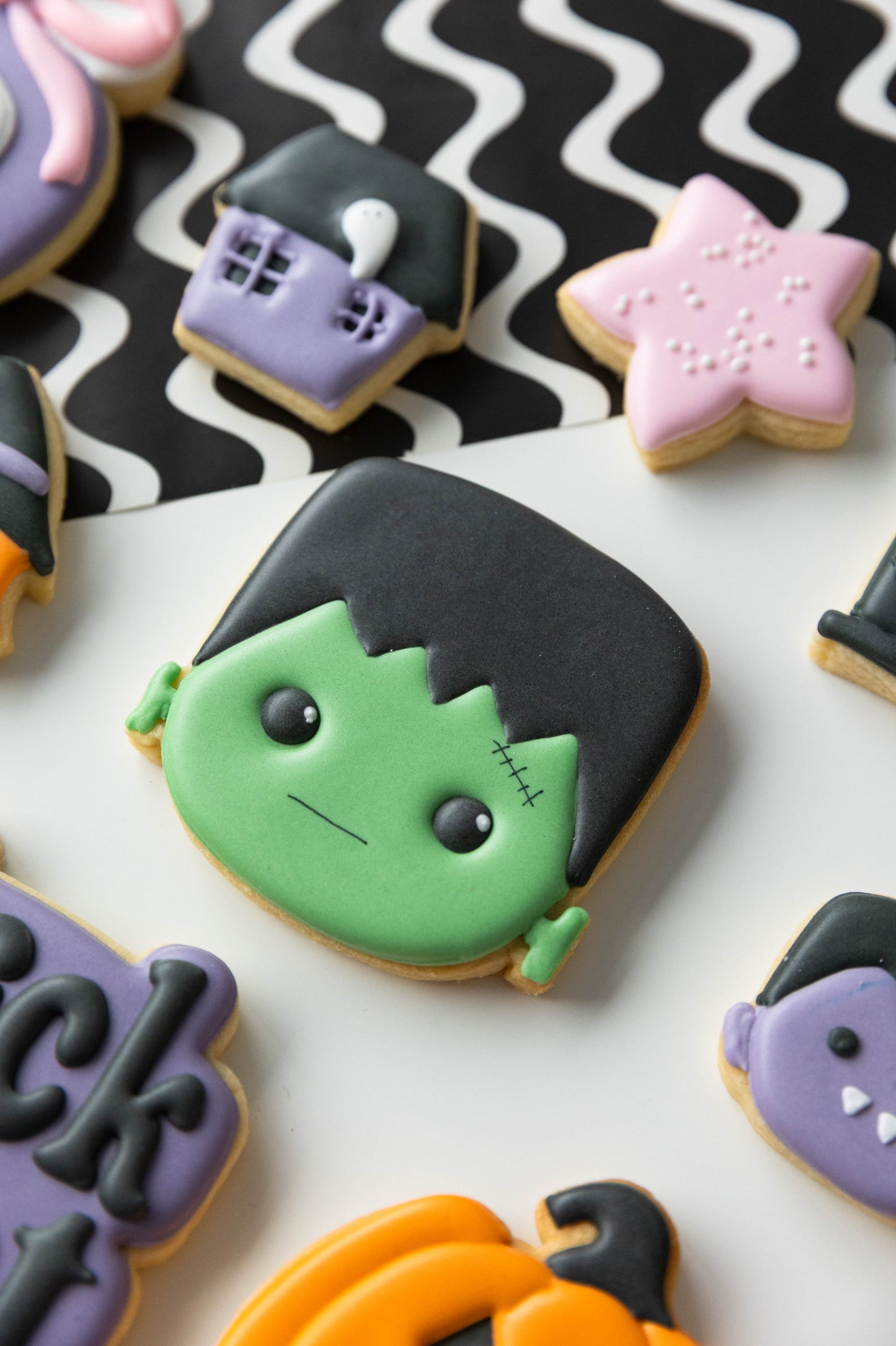 HALLOWEEN FRIENDS COOKIES