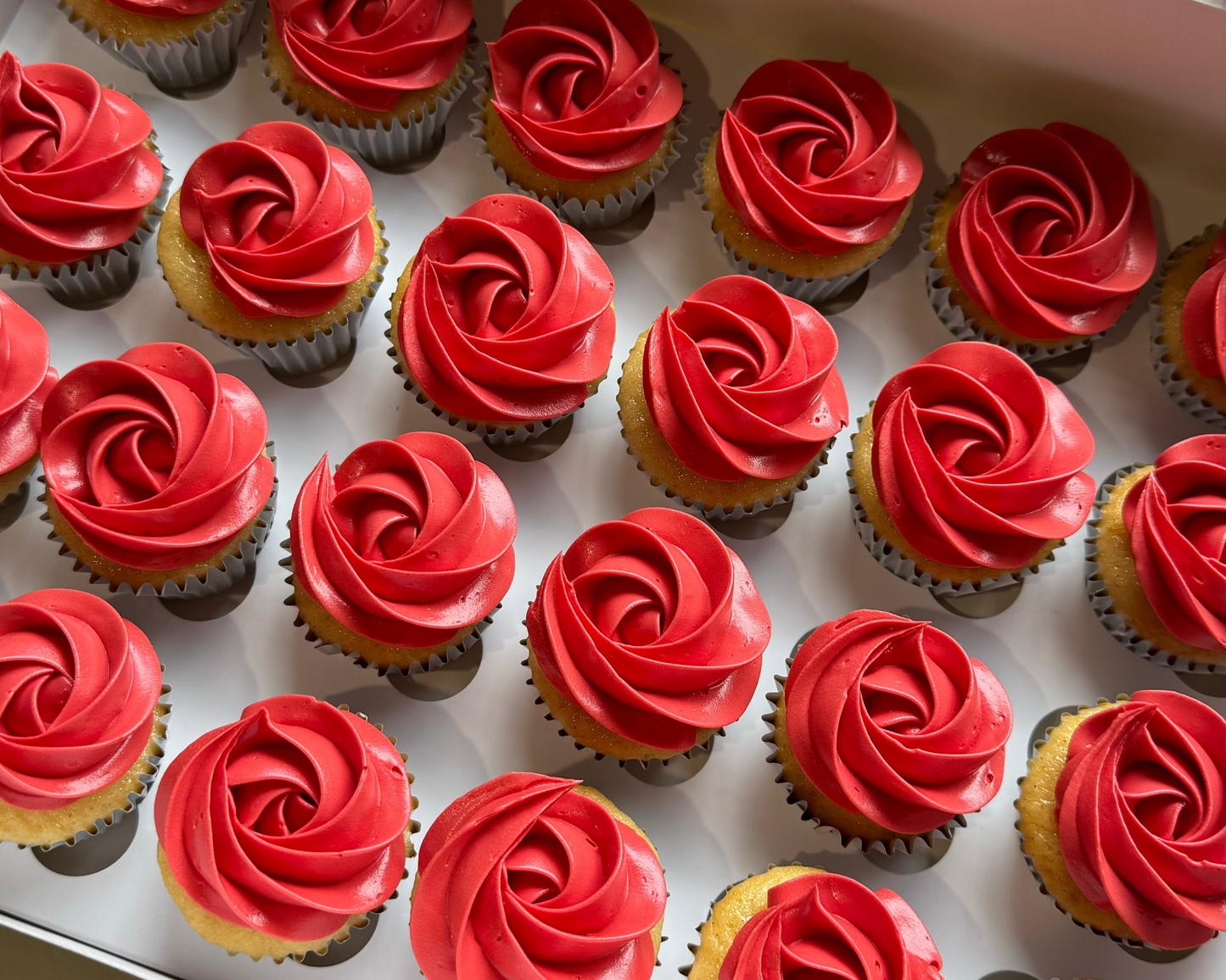 MINI VANILLA CUPCAKES