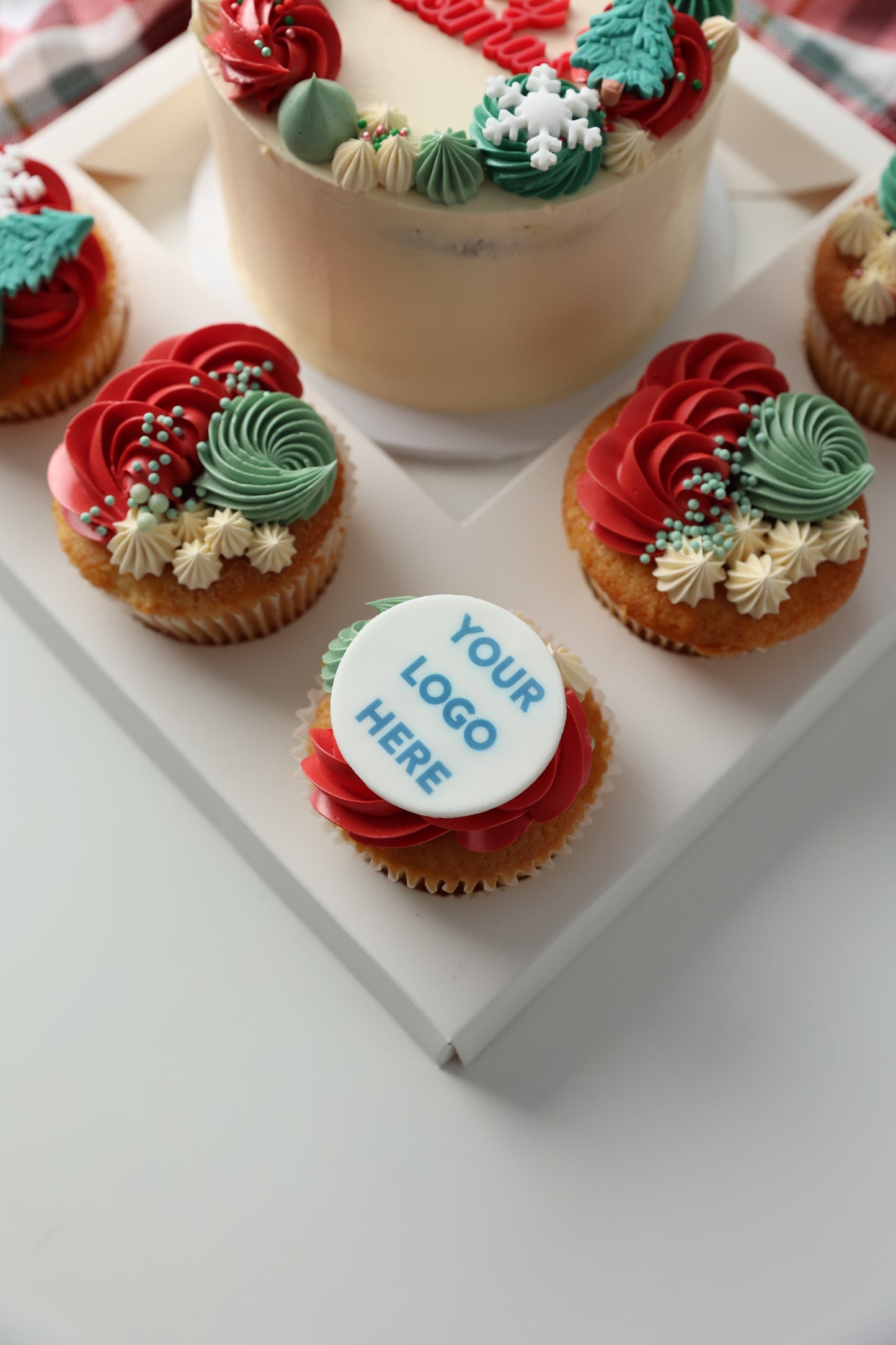 CORPORATE CLASSIC CHRISTMAS CUPCAKE & CAKE BENTO BOX