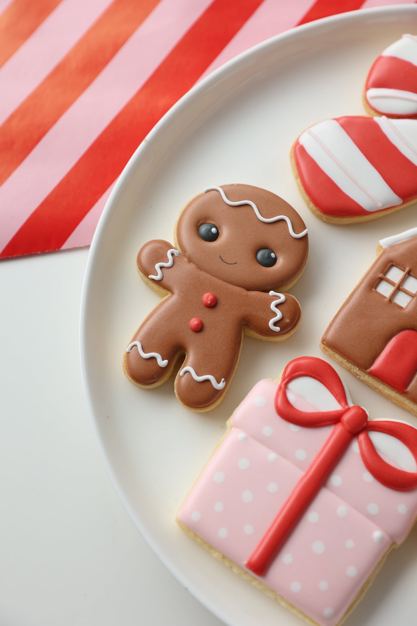 GINGERBREAD VILLAGE CHRISTMAS COOKIES