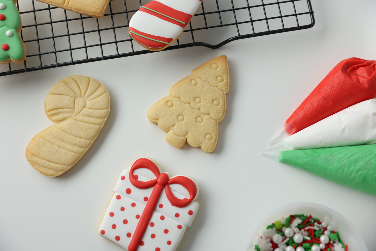 CLASSIC CHRISTMAS DIY COOKIE DECORATING KIT
