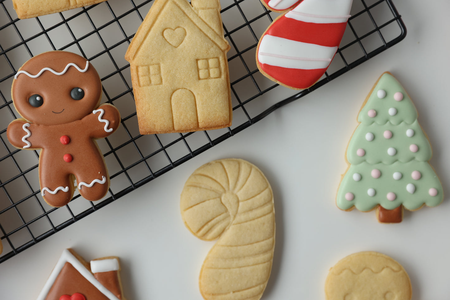 GINGERBREAD COOKIE DECORATING ACTIVITY SET
