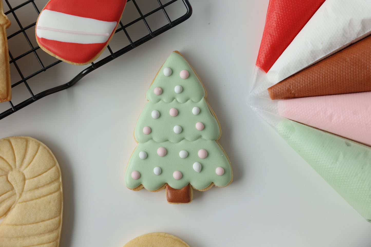 GINGERBREAD COOKIE DECORATING ACTIVITY SET