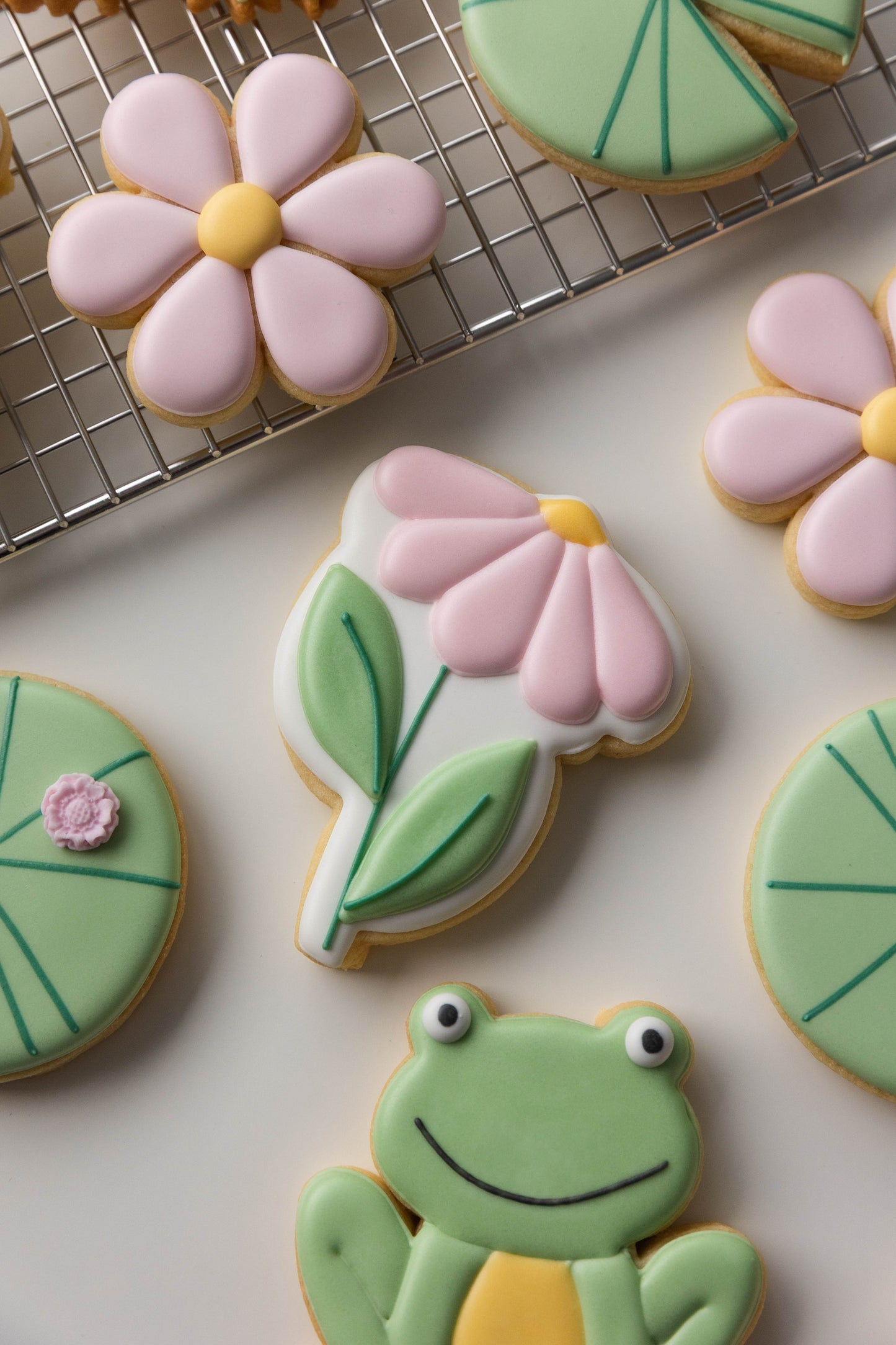 Flower on Side with Stem- Cookie Cutter