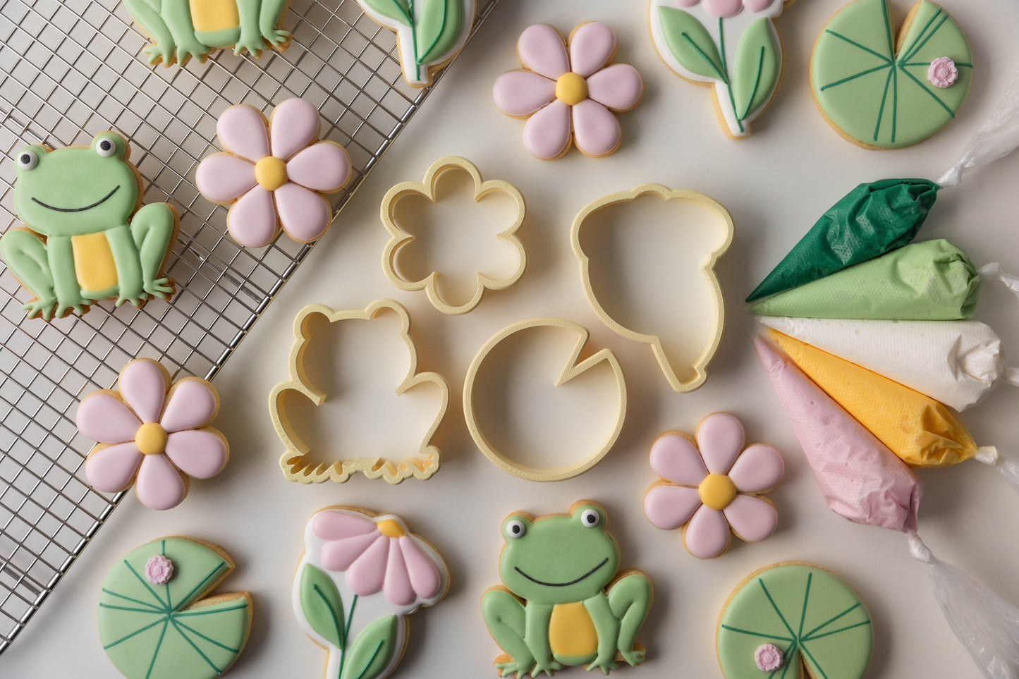 PUDDLES & PETALS- Beginner Royal Icing Cookie Decorating class