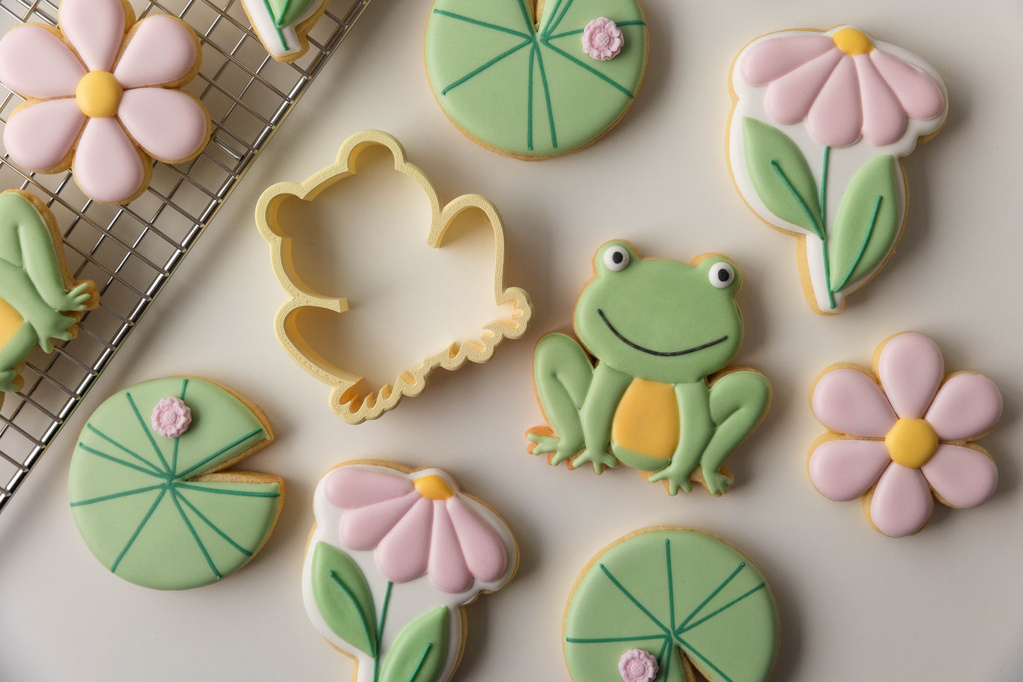 Frog Sitting- Cookie Cutter