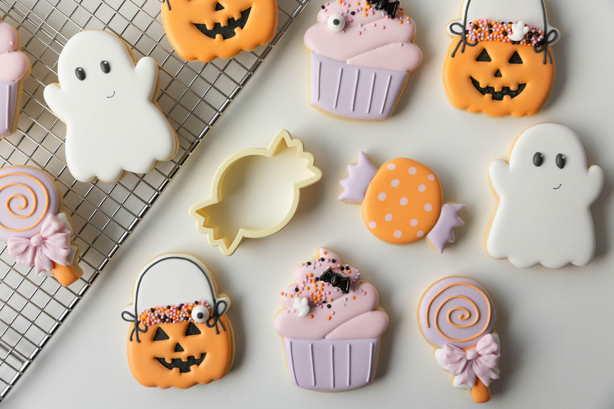 Candy in Wrapper Round- Cookie Cutter